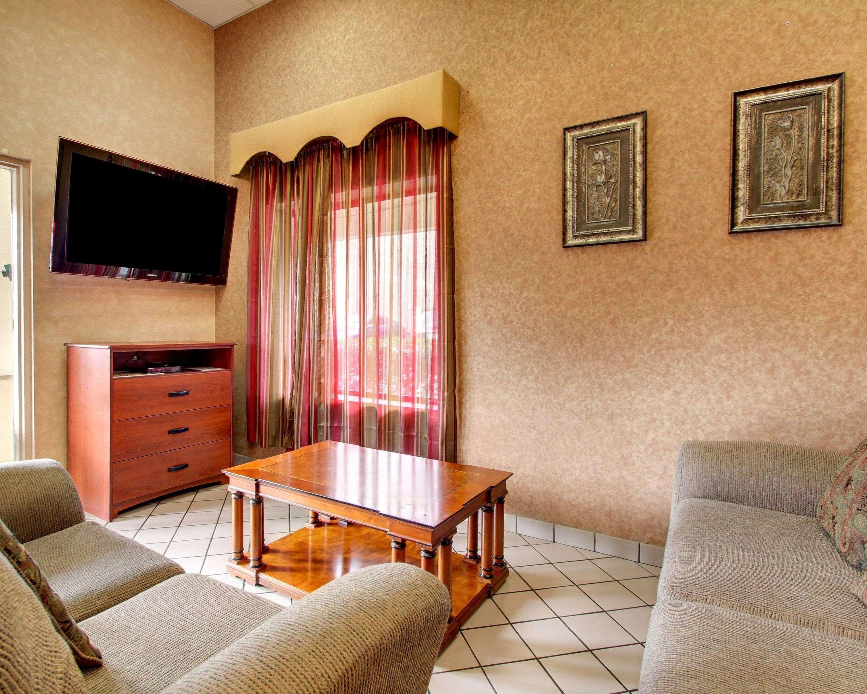 Hotel Rodeway North Ridgeland