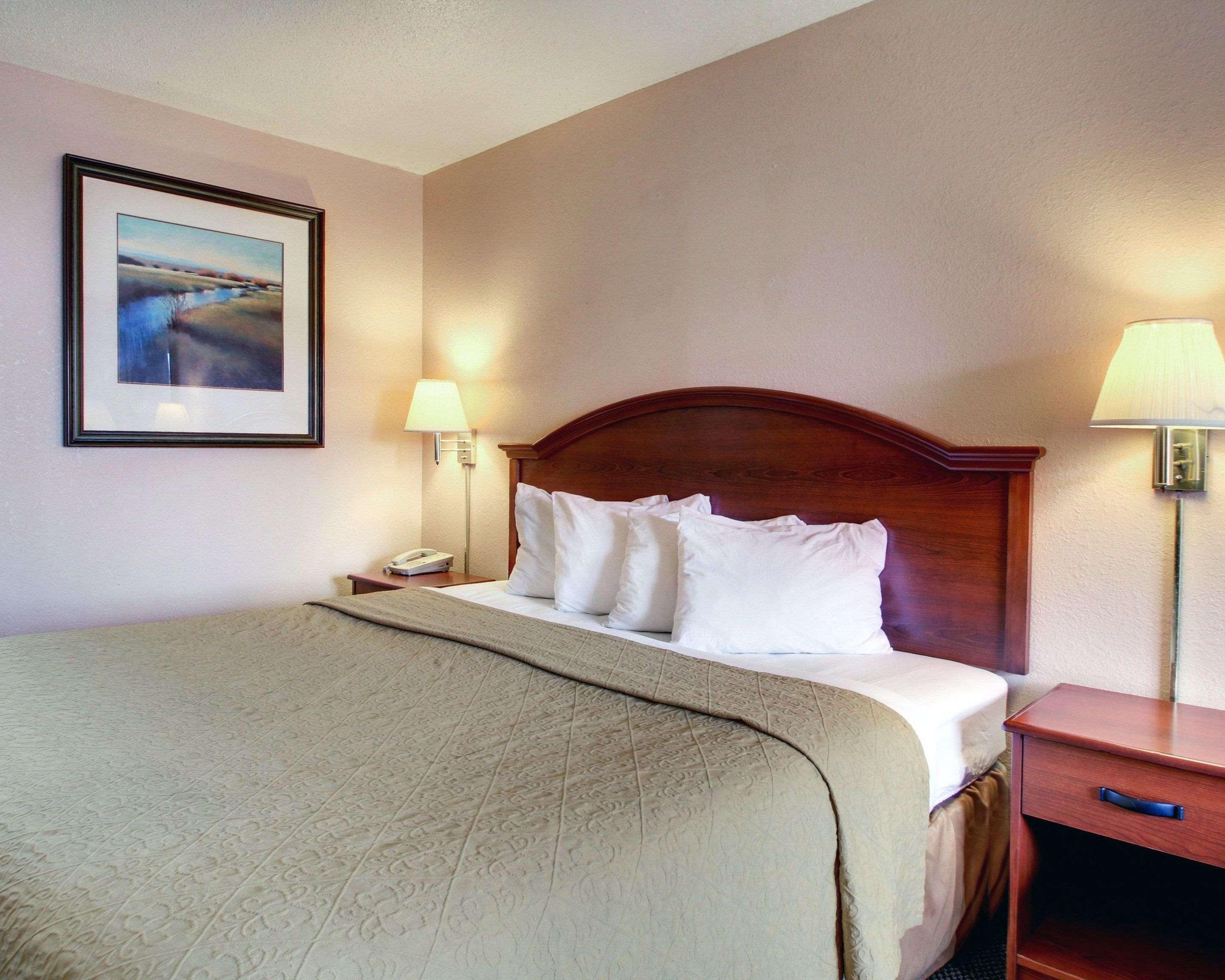Rodeway North Hotel 3*