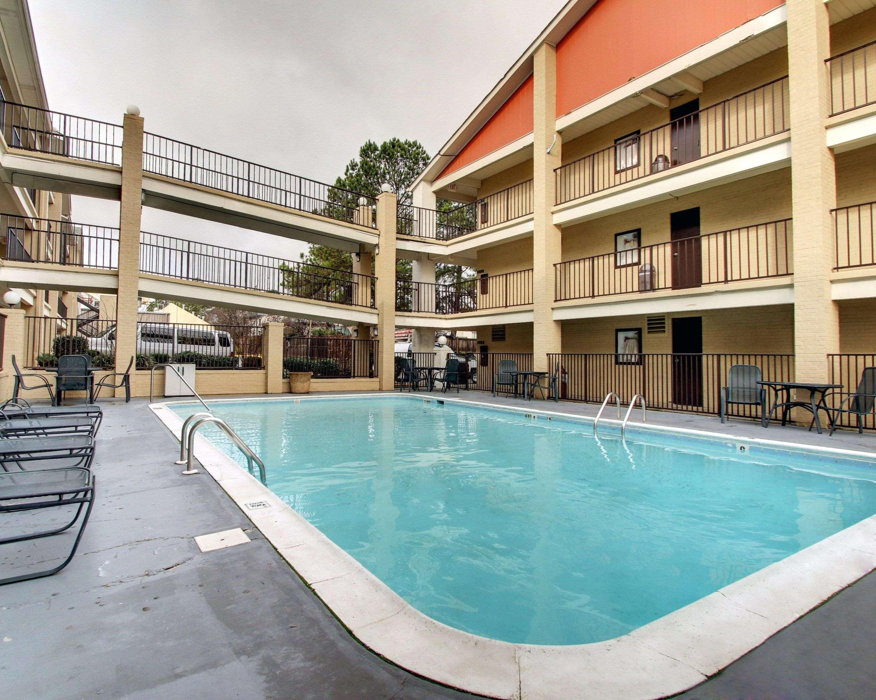 Rodeway North Hotel
